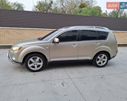 Бежевий Міцубісі Аутлендер, об'ємом двигуна 3 л та пробігом 266 тис. км за 8500 $, фото 3 на Automoto.ua