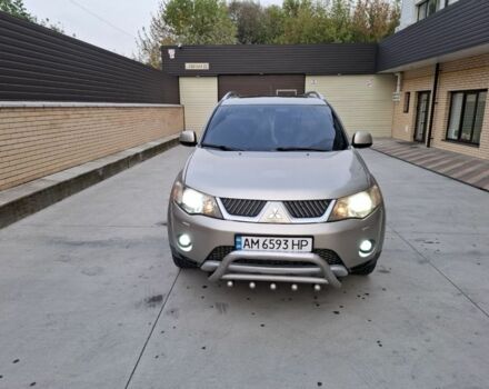 Бежевий Міцубісі Аутлендер, об'ємом двигуна 3 л та пробігом 266 тис. км за 8500 $, фото 2 на Automoto.ua