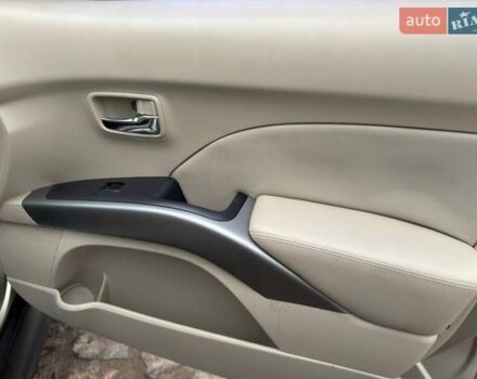 Бежевый Мицубиси Аутлендер, объемом двигателя 3 л и пробегом 178 тыс. км за 9450 $, фото 46 на Automoto.ua