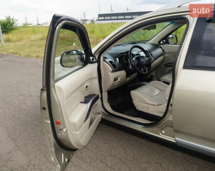 Бежевий Міцубісі Аутлендер, об'ємом двигуна 2.36 л та пробігом 207 тис. км за 10800 $, фото 29 на Automoto.ua