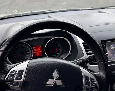 Бежевий Міцубісі Аутлендер, об'ємом двигуна 2.4 л та пробігом 270 тис. км за 8500 $, фото 3 на Automoto.ua