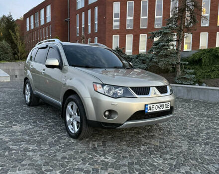 Бежевый Мицубиси Аутлендер, объемом двигателя 3 л и пробегом 223 тыс. км за 10000 $, фото 2 на Automoto.ua