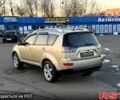 Бежевий Міцубісі Аутлендер, об'ємом двигуна 30 л та пробігом 222 тис. км за 9100 $, фото 2 на Automoto.ua