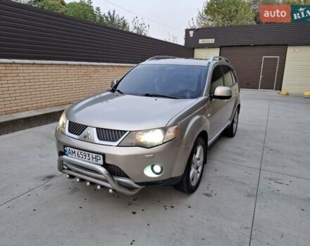 Бежевий Міцубісі Аутлендер, об'ємом двигуна 3 л та пробігом 266 тис. км за 8500 $, фото 2 на Automoto.ua