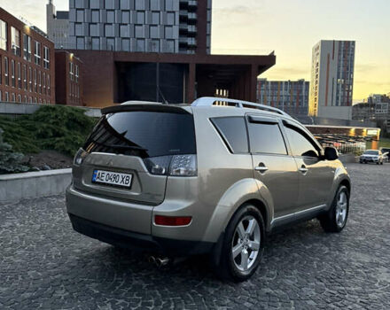 Бежевый Мицубиси Аутлендер, объемом двигателя 3 л и пробегом 223 тыс. км за 10000 $, фото 3 на Automoto.ua
