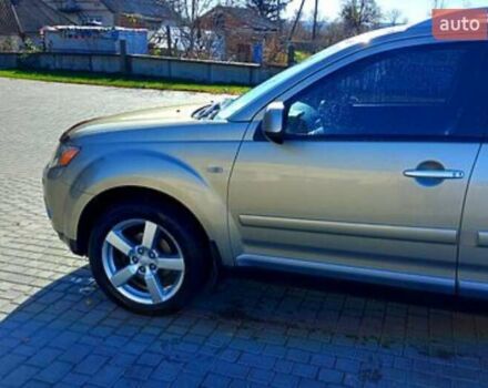 Бежевий Міцубісі Аутлендер, об'ємом двигуна 2.36 л та пробігом 220 тис. км за 9500 $, фото 2 на Automoto.ua