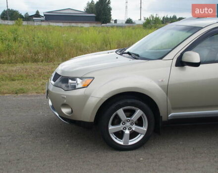Бежевий Міцубісі Аутлендер, об'ємом двигуна 2.36 л та пробігом 207 тис. км за 10800 $, фото 5 на Automoto.ua