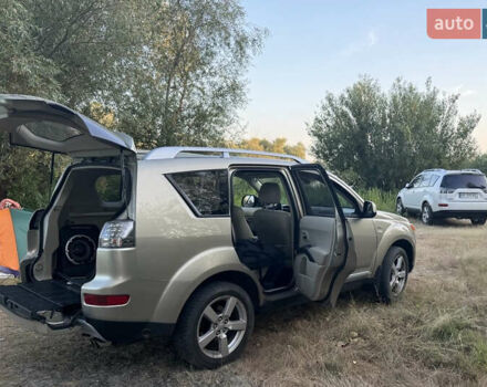 Міцубісі Аутлендер 2008 у Києві на Automoto.ua Бежевий Міцубісі Аутлендер, об'ємом двигуна 3 л та пробігом 337 тис. км за 11900 $, фото 15 на Automoto.ua