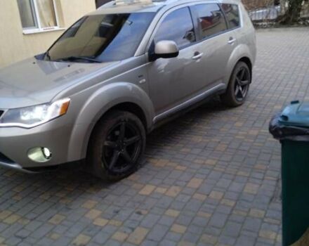 Бежевый Мицубиси Аутлендер, объемом двигателя 3 л и пробегом 220 тыс. км за 10000 $, фото 2 на Automoto.ua