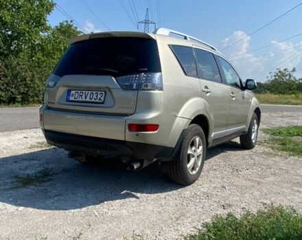 Бежевый Мицубиси Аутлендер, объемом двигателя 2 л и пробегом 303 тыс. км за 6500 $, фото 3 на Automoto.ua