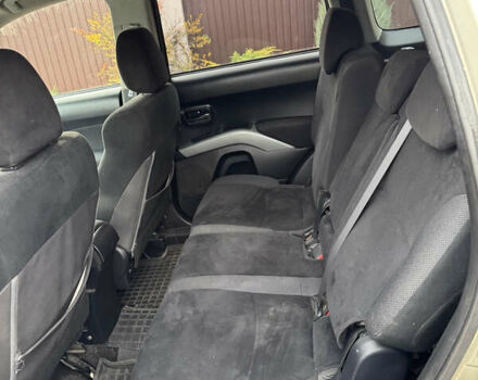 Бежевий Міцубісі Аутлендер, об'ємом двигуна 2.4 л та пробігом 301 тис. км за 6100 $, фото 10 на Automoto.ua