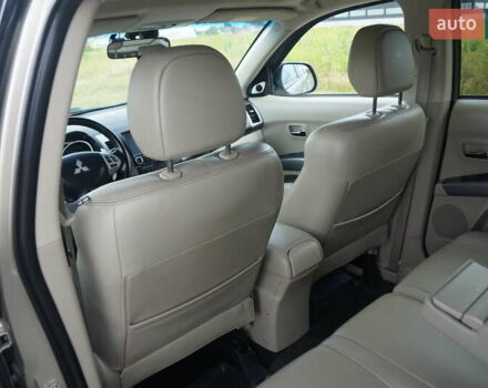 Бежевий Міцубісі Аутлендер, об'ємом двигуна 2.36 л та пробігом 207 тис. км за 10800 $, фото 38 на Automoto.ua