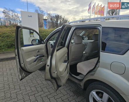 Бежевый Мицубиси Аутлендер, объемом двигателя 2.36 л и пробегом 159 тыс. км за 9683 $, фото 3 на Automoto.ua