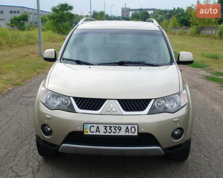 Бежевий Міцубісі Аутлендер, об'ємом двигуна 2.36 л та пробігом 207 тис. км за 10800 $, фото 1 на Automoto.ua