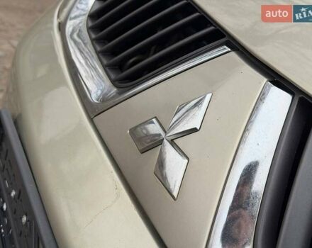 Бежевый Мицубиси Аутлендер, объемом двигателя 3 л и пробегом 178 тыс. км за 9450 $, фото 4 на Automoto.ua