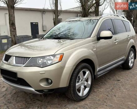 Бежевый Мицубиси Аутлендер, объемом двигателя 3 л и пробегом 178 тыс. км за 9450 $, фото 3 на Automoto.ua