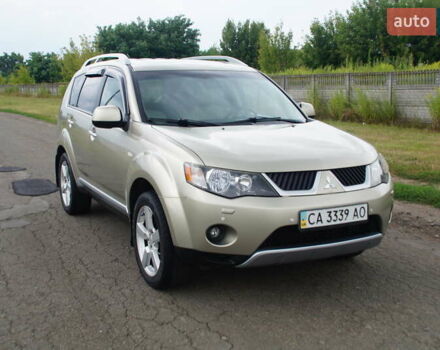Бежевий Міцубісі Аутлендер, об'ємом двигуна 2.36 л та пробігом 207 тис. км за 10800 $, фото 24 на Automoto.ua
