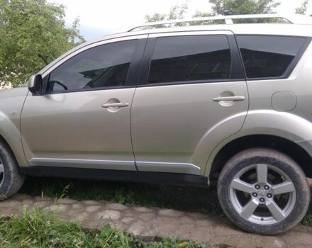 Бежевый Мицубиси Аутлендер, объемом двигателя 2 л и пробегом 330 тыс. км за 7700 $, фото 1 на Automoto.ua