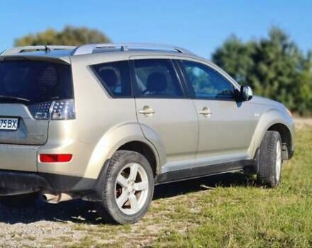 Бежевий Міцубісі Аутлендер, об'ємом двигуна 2.36 л та пробігом 256 тис. км за 8000 $, фото 6 на Automoto.ua