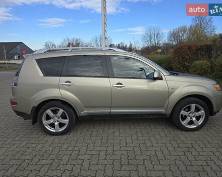 Бежевый Мицубиси Аутлендер, объемом двигателя 2.36 л и пробегом 159 тыс. км за 9683 $, фото 9 на Automoto.ua