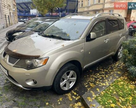 Бежевий Міцубісі Аутлендер, об'ємом двигуна 3 л та пробігом 195 тис. км за 8750 $, фото 5 на Automoto.ua