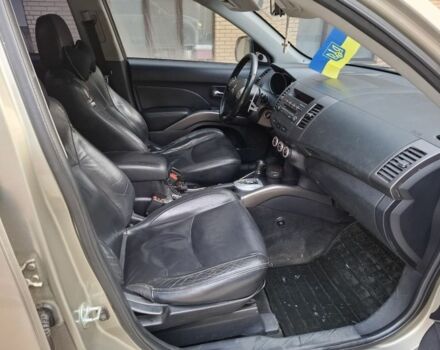 Бежевий Міцубісі Аутлендер, об'ємом двигуна 3 л та пробігом 266 тис. км за 8500 $, фото 8 на Automoto.ua