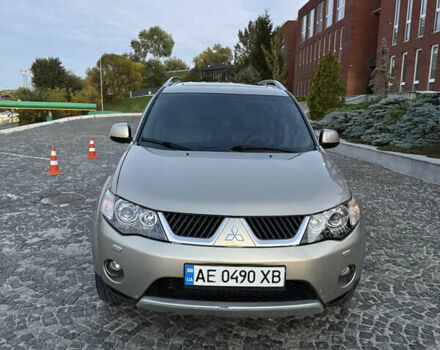 Бежевый Мицубиси Аутлендер, объемом двигателя 3 л и пробегом 223 тыс. км за 10000 $, фото 1 на Automoto.ua