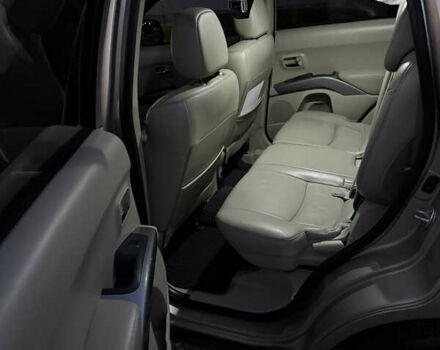 Бежевый Мицубиси Аутлендер, объемом двигателя 3 л и пробегом 223 тыс. км за 10000 $, фото 9 на Automoto.ua