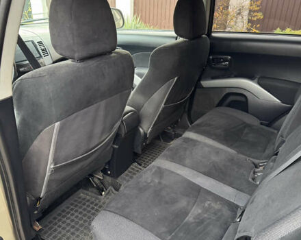 Бежевий Міцубісі Аутлендер, об'ємом двигуна 2.4 л та пробігом 301 тис. км за 6100 $, фото 9 на Automoto.ua