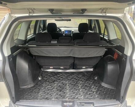 Бежевый Мицубиси Аутлендер, объемом двигателя 3 л и пробегом 240 тыс. км за 8200 $, фото 7 на Automoto.ua