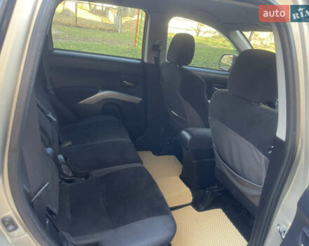 Бежевый Мицубиси Аутлендер, объемом двигателя 3 л и пробегом 246 тыс. км за 8250 $, фото 16 на Automoto.ua