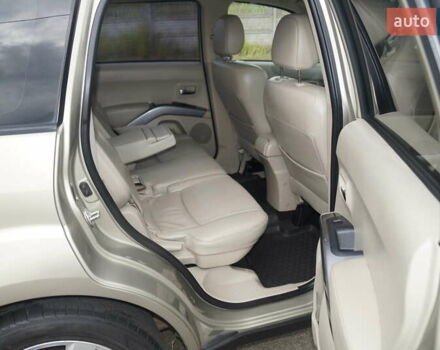 Бежевий Міцубісі Аутлендер, об'ємом двигуна 2.36 л та пробігом 207 тис. км за 10800 $, фото 40 на Automoto.ua