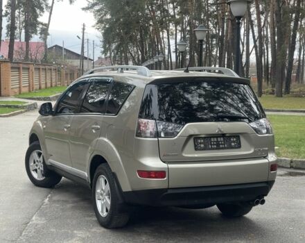 Бежевый Мицубиси Аутлендер, объемом двигателя 3 л и пробегом 240 тыс. км за 8200 $, фото 2 на Automoto.ua