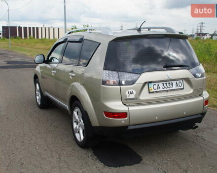 Бежевий Міцубісі Аутлендер, об'ємом двигуна 2.36 л та пробігом 207 тис. км за 10800 $, фото 12 на Automoto.ua
