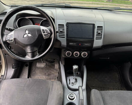 Бежевий Міцубісі Аутлендер, об'ємом двигуна 2.4 л та пробігом 301 тис. км за 6100 $, фото 11 на Automoto.ua