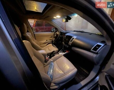 Бежевий Міцубісі Аутлендер, об'ємом двигуна 3 л та пробігом 195 тис. км за 8750 $, фото 2 на Automoto.ua