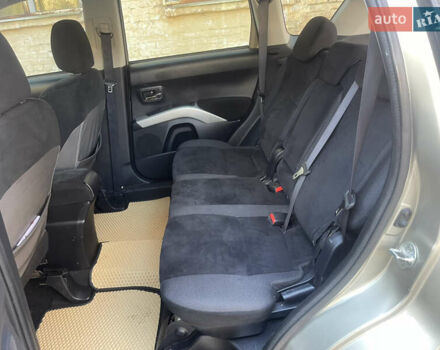 Бежевый Мицубиси Аутлендер, объемом двигателя 3 л и пробегом 246 тыс. км за 8250 $, фото 11 на Automoto.ua