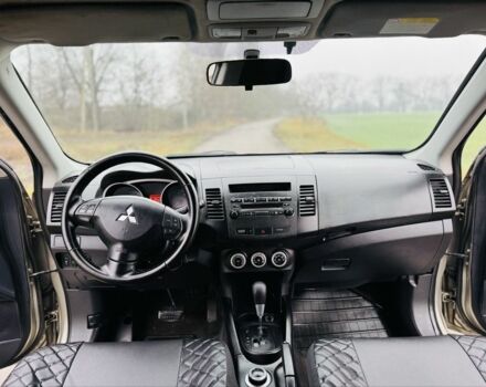 Бежевый Мицубиси Аутлендер, объемом двигателя 2.4 л и пробегом 107 тыс. км за 9900 $, фото 6 на Automoto.ua
