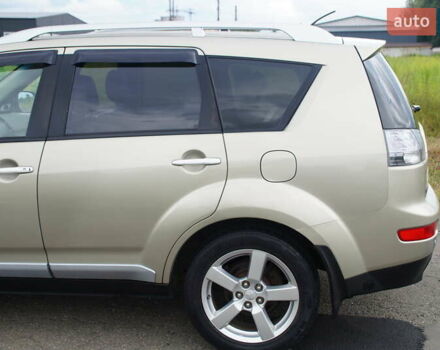 Бежевий Міцубісі Аутлендер, об'ємом двигуна 2.36 л та пробігом 207 тис. км за 10800 $, фото 11 на Automoto.ua