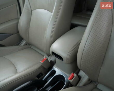 Бежевий Міцубісі Аутлендер, об'ємом двигуна 2.36 л та пробігом 207 тис. км за 10800 $, фото 32 на Automoto.ua