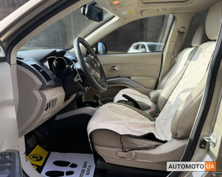 Бежевий Міцубісі Аутлендер, об'ємом двигуна 2.4 л та пробігом 195 тис. км за 8500 $, фото 7 на Automoto.ua