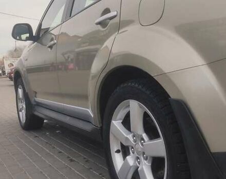 Бежевый Мицубиси Аутлендер, объемом двигателя 2.36 л и пробегом 200 тыс. км за 8300 $, фото 17 на Automoto.ua