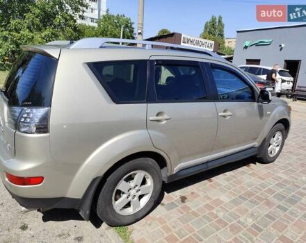 Бежевый Мицубиси Аутлендер, объемом двигателя 2.36 л и пробегом 281 тыс. км за 8500 $, фото 6 на Automoto.ua