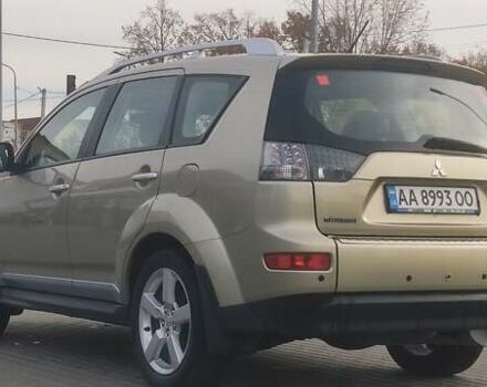 Бежевый Мицубиси Аутлендер, объемом двигателя 2.36 л и пробегом 200 тыс. км за 8300 $, фото 3 на Automoto.ua