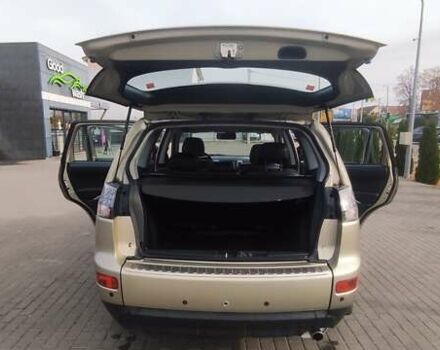 Бежевый Мицубиси Аутлендер, объемом двигателя 2.36 л и пробегом 200 тыс. км за 8300 $, фото 62 на Automoto.ua