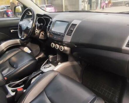 Бежевый Мицубиси Аутлендер, объемом двигателя 2.36 л и пробегом 200 тыс. км за 8300 $, фото 41 на Automoto.ua