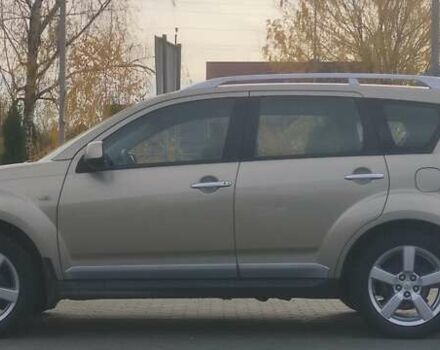 Бежевый Мицубиси Аутлендер, объемом двигателя 2.36 л и пробегом 200 тыс. км за 8300 $, фото 4 на Automoto.ua