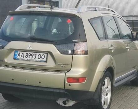 Бежевый Мицубиси Аутлендер, объемом двигателя 2.36 л и пробегом 200 тыс. км за 8300 $, фото 2 на Automoto.ua