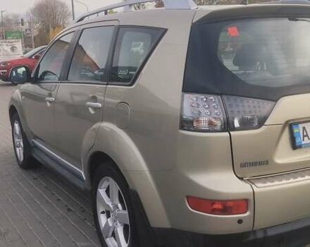 Бежевый Мицубиси Аутлендер, объемом двигателя 2.36 л и пробегом 200 тыс. км за 8300 $, фото 16 на Automoto.ua