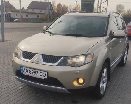 Бежевый Мицубиси Аутлендер, объемом двигателя 2.36 л и пробегом 200 тыс. км за 8300 $, фото 7 на Automoto.ua